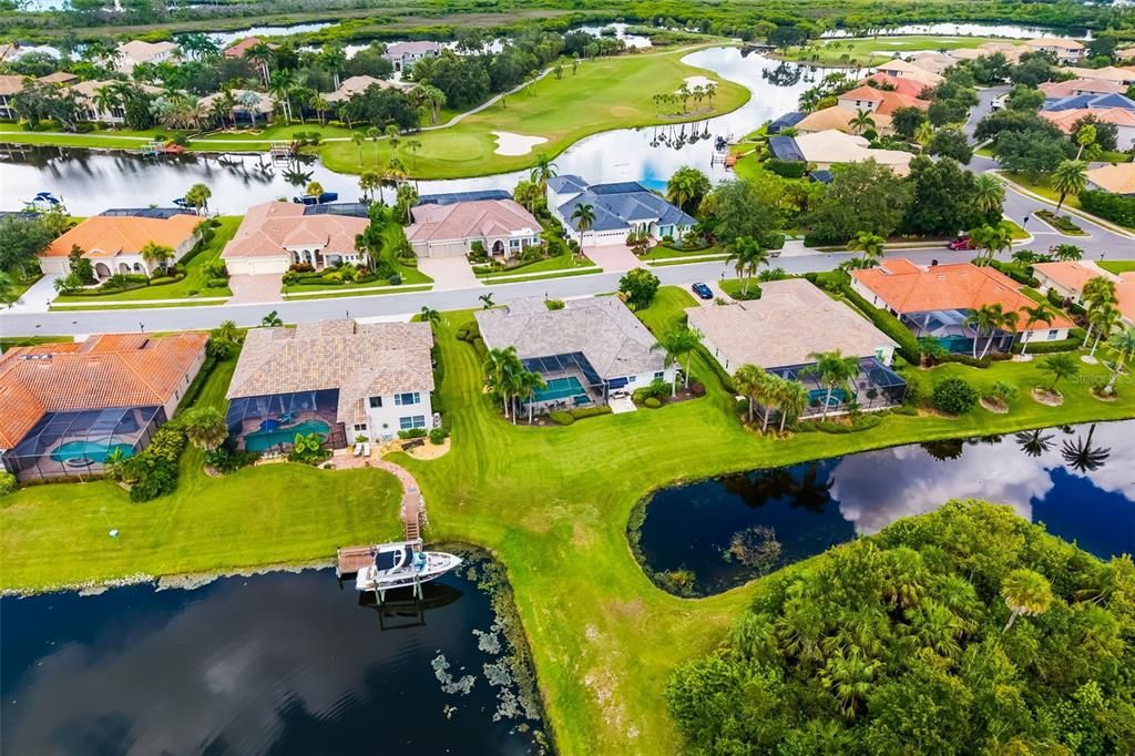 Под контрактом: $997,500 (4 спален, 3 ванн, 2660 Квадратных фут)