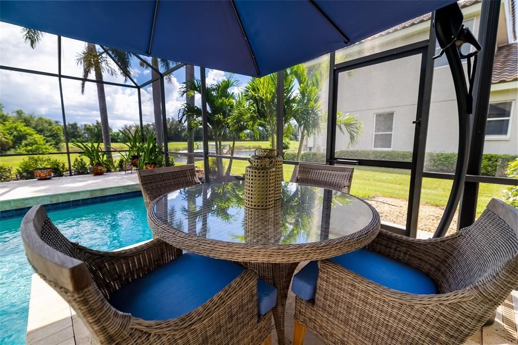 Под контрактом: $997,500 (4 спален, 3 ванн, 2660 Квадратных фут)