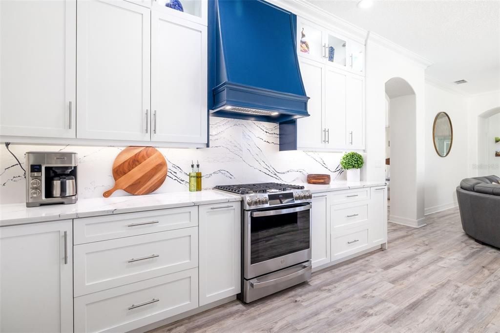 Под контрактом: $997,500 (4 спален, 3 ванн, 2660 Квадратных фут)