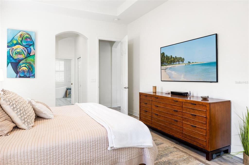 Под контрактом: $997,500 (4 спален, 3 ванн, 2660 Квадратных фут)