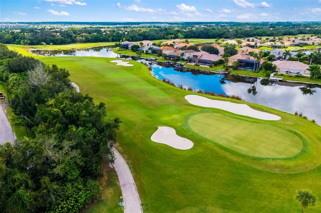 Под контрактом: $997,500 (4 спален, 3 ванн, 2660 Квадратных фут)