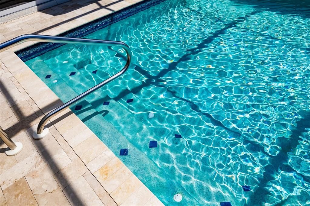 Под контрактом: $997,500 (4 спален, 3 ванн, 2660 Квадратных фут)