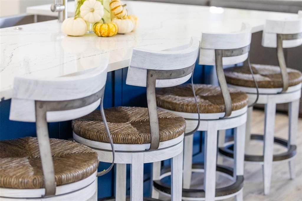 Под контрактом: $997,500 (4 спален, 3 ванн, 2660 Квадратных фут)