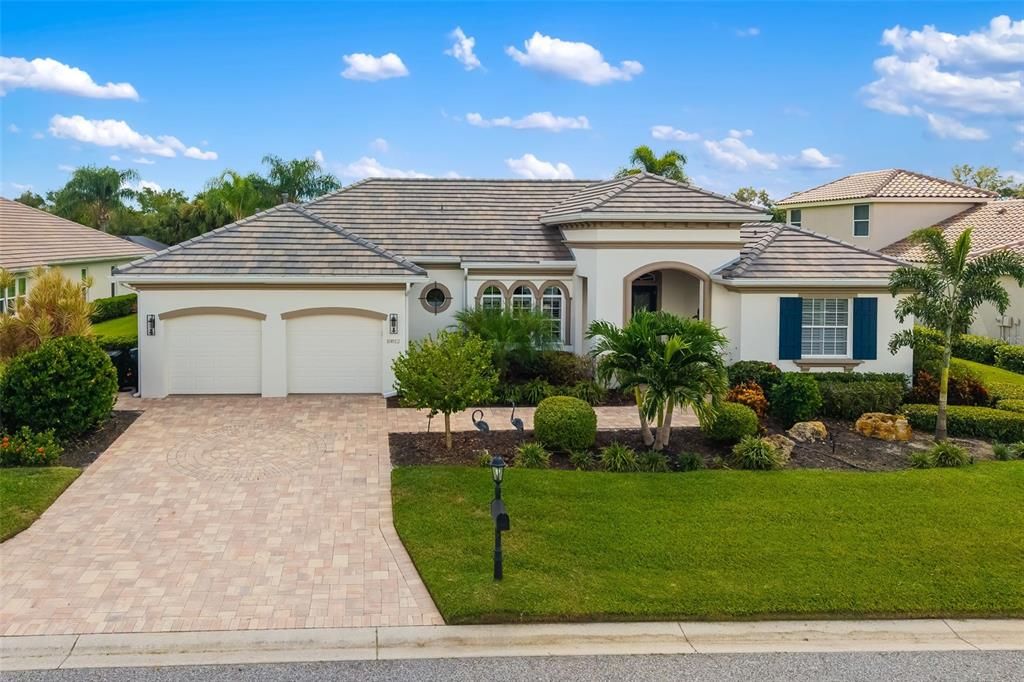 Под контрактом: $997,500 (4 спален, 3 ванн, 2660 Квадратных фут)