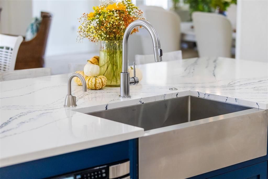 Под контрактом: $997,500 (4 спален, 3 ванн, 2660 Квадратных фут)