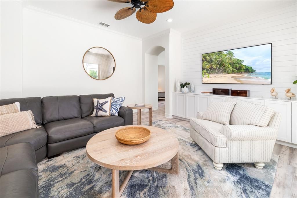 Под контрактом: $997,500 (4 спален, 3 ванн, 2660 Квадратных фут)