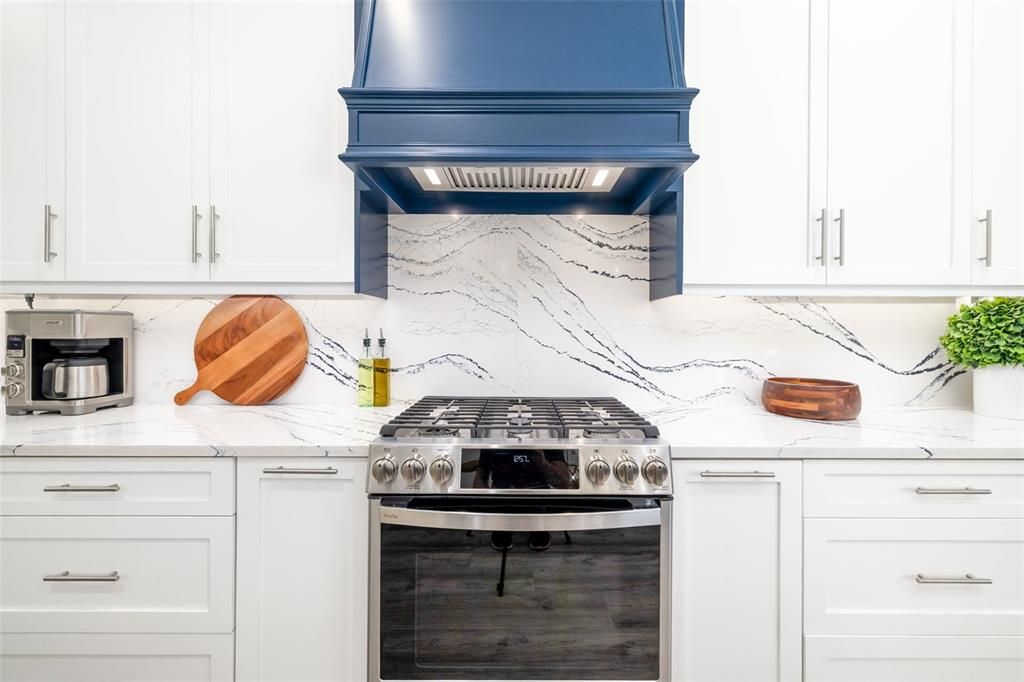 Под контрактом: $997,500 (4 спален, 3 ванн, 2660 Квадратных фут)