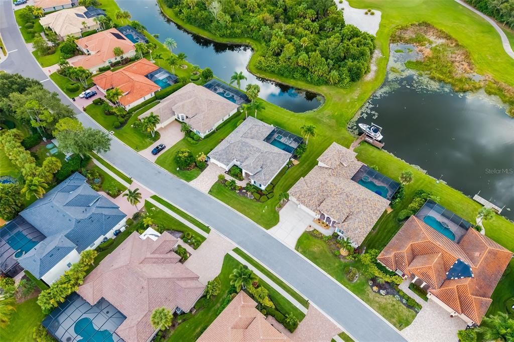 Под контрактом: $997,500 (4 спален, 3 ванн, 2660 Квадратных фут)