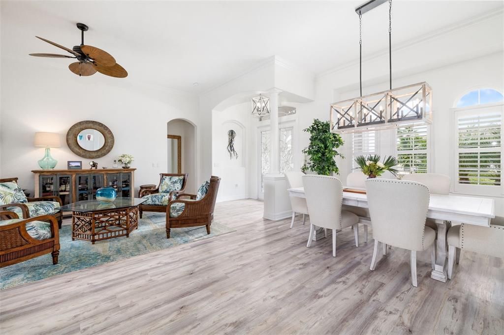 Под контрактом: $997,500 (4 спален, 3 ванн, 2660 Квадратных фут)