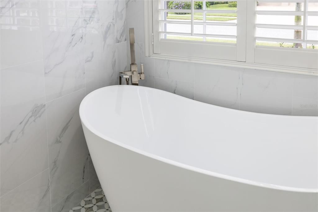 Под контрактом: $997,500 (4 спален, 3 ванн, 2660 Квадратных фут)