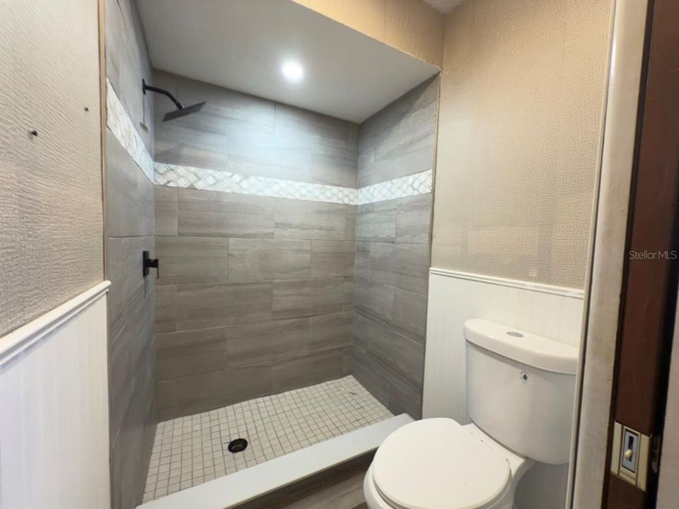 На продажу: $100,000 (3 спален, 2 ванн, 1725 Квадратных фут)