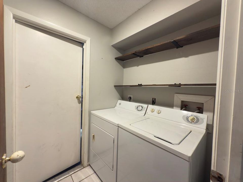 На продажу: $100,000 (3 спален, 2 ванн, 1725 Квадратных фут)