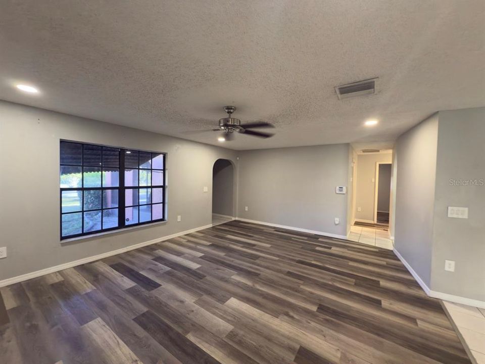 На продажу: $100,000 (3 спален, 2 ванн, 1725 Квадратных фут)