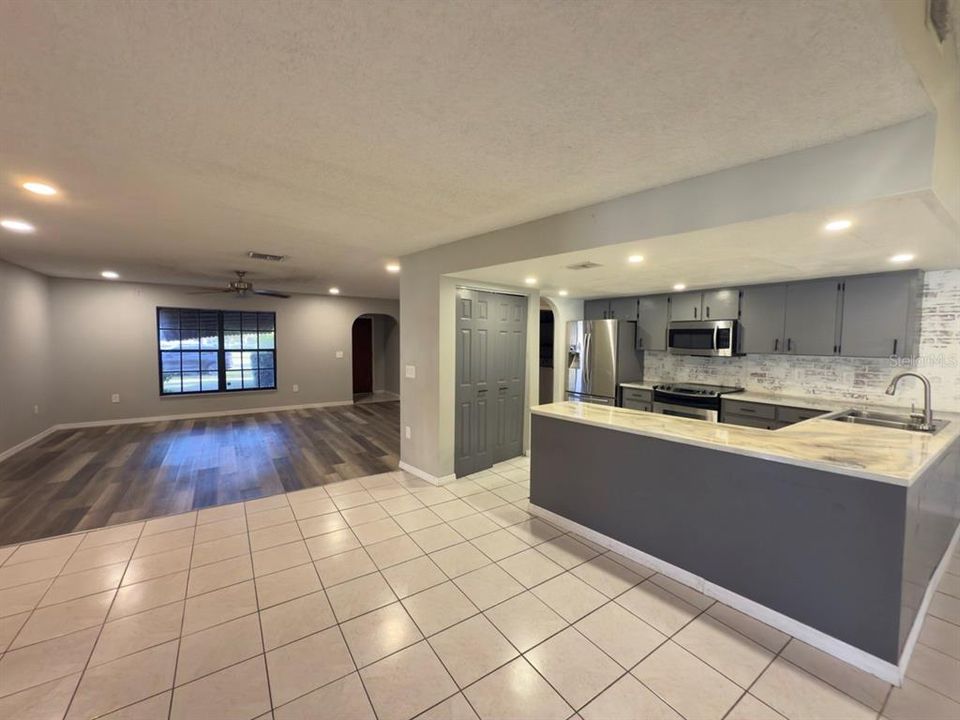 На продажу: $100,000 (3 спален, 2 ванн, 1725 Квадратных фут)