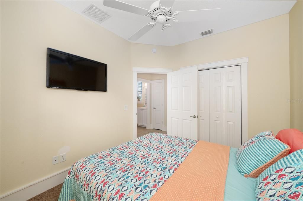 Active With Contract: $750,000 (3 beds, 2 baths, 1813 Square Feet)