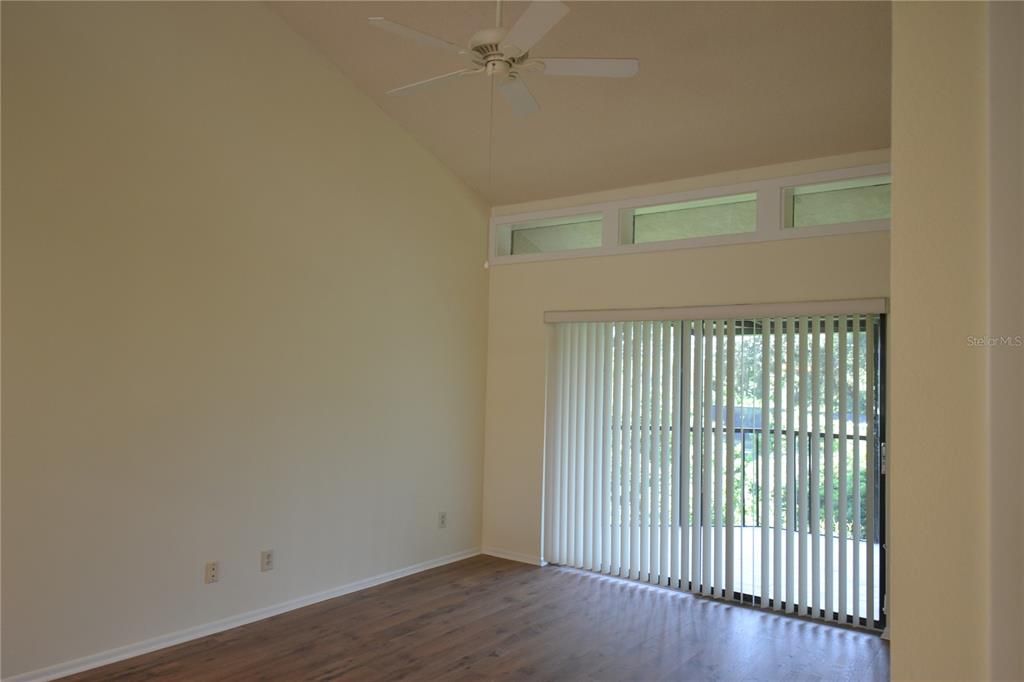 Activo con contrato: $1,900 (2 camas, 2 baños, 924 Pies cuadrados)