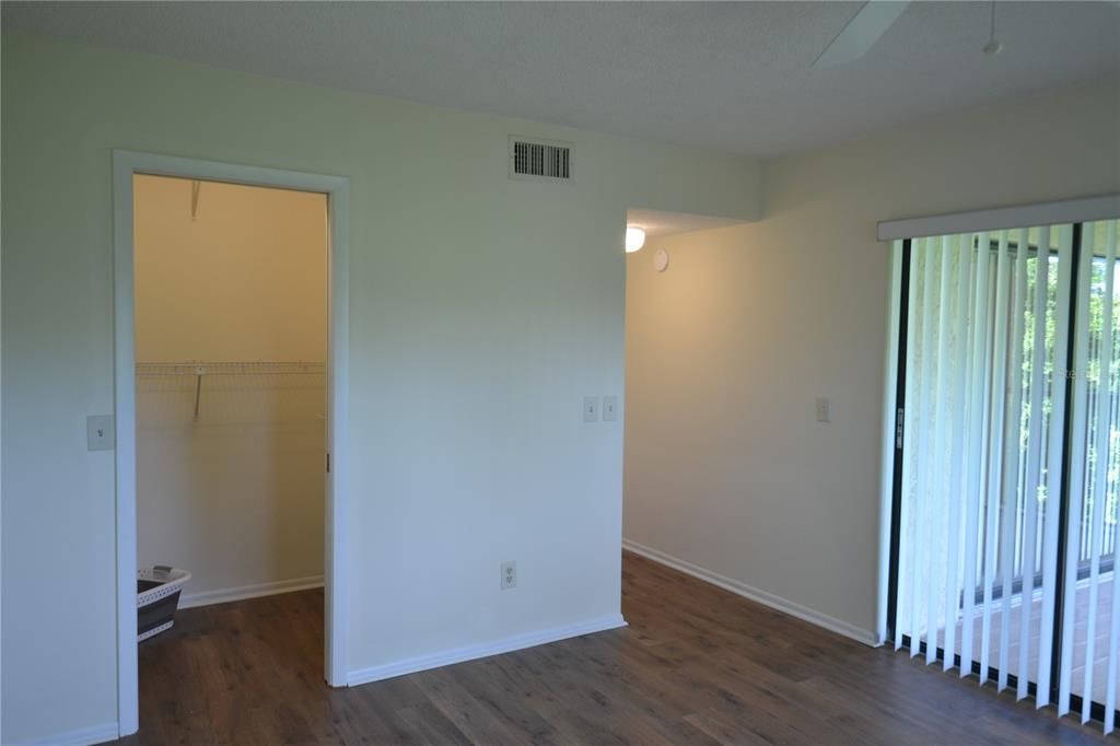 Activo con contrato: $1,900 (2 camas, 2 baños, 924 Pies cuadrados)