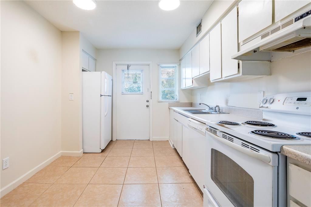 For Rent: $1,475 (2 beds, 1 baths, 900 Square Feet)