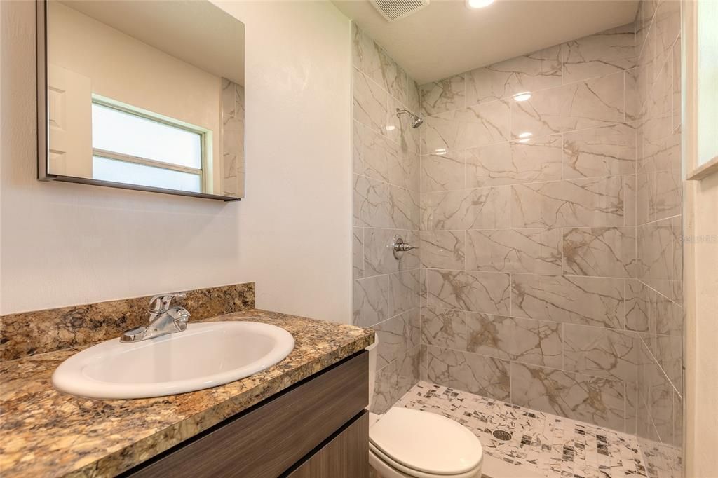 En Venta: $210,000 (3 camas, 2 baños, 1000 Pies cuadrados)