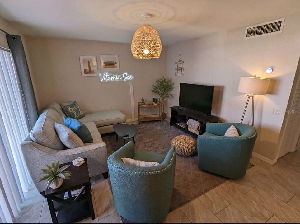 Active With Contract: $245,000 (2 beds, 1 baths, 750 Square Feet)