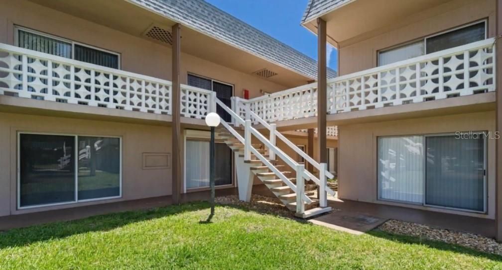 Active With Contract: $245,000 (2 beds, 1 baths, 750 Square Feet)