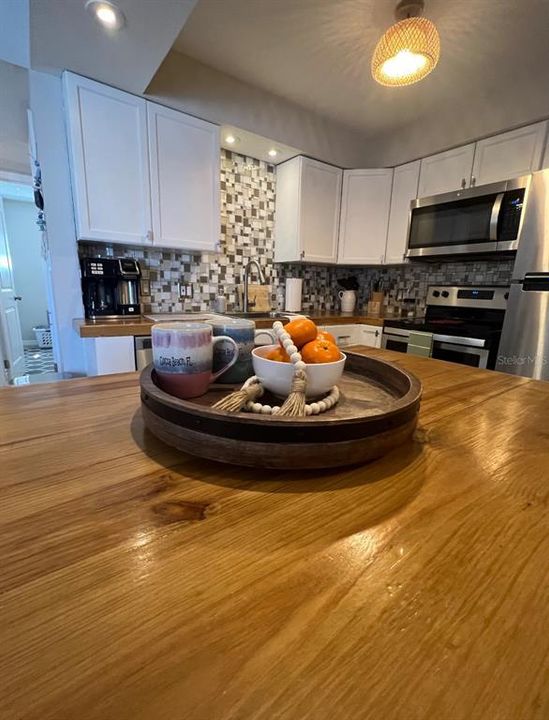 Active With Contract: $245,000 (2 beds, 1 baths, 750 Square Feet)