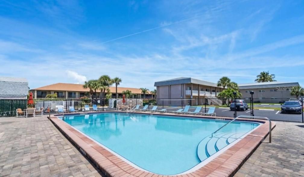 Active With Contract: $245,000 (2 beds, 1 baths, 750 Square Feet)