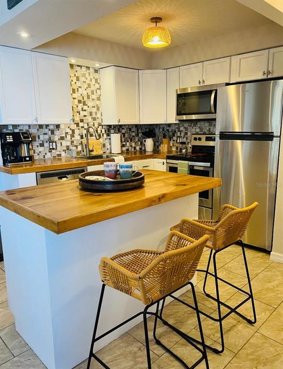 Active With Contract: $245,000 (2 beds, 1 baths, 750 Square Feet)