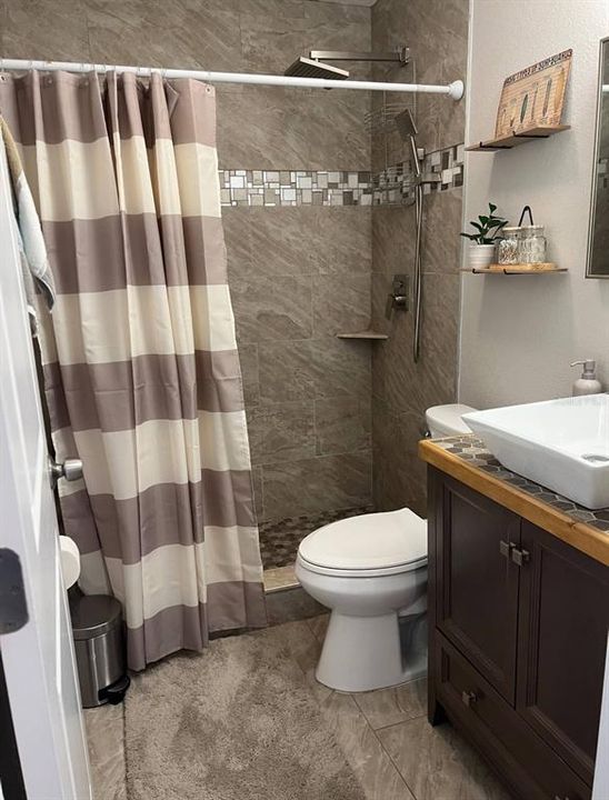 Active With Contract: $245,000 (2 beds, 1 baths, 750 Square Feet)