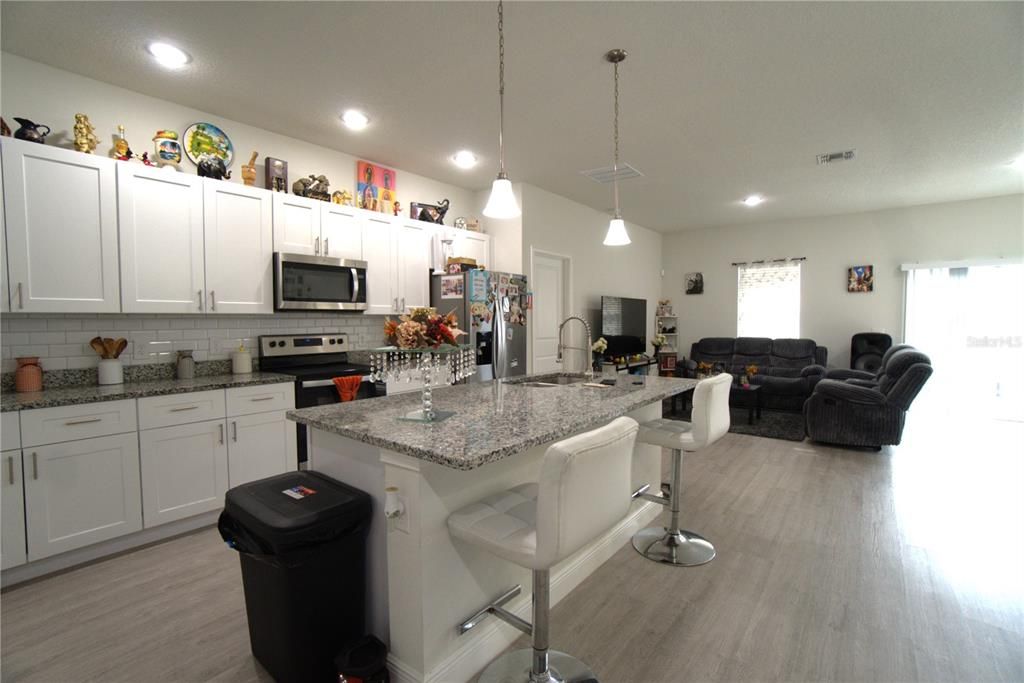For Sale: $324,900 (4 beds, 2 baths, 1758 Square Feet)