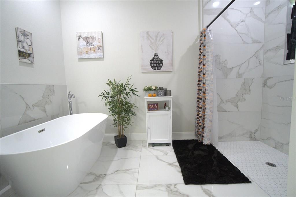 For Sale: $324,900 (4 beds, 2 baths, 1758 Square Feet)