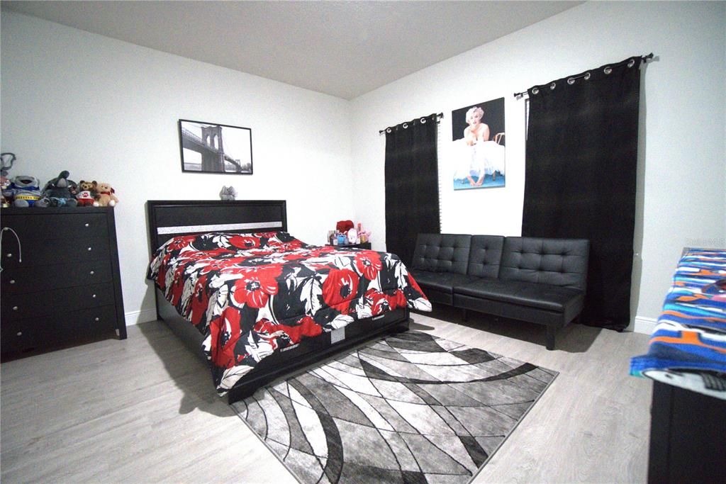 For Sale: $324,900 (4 beds, 2 baths, 1758 Square Feet)