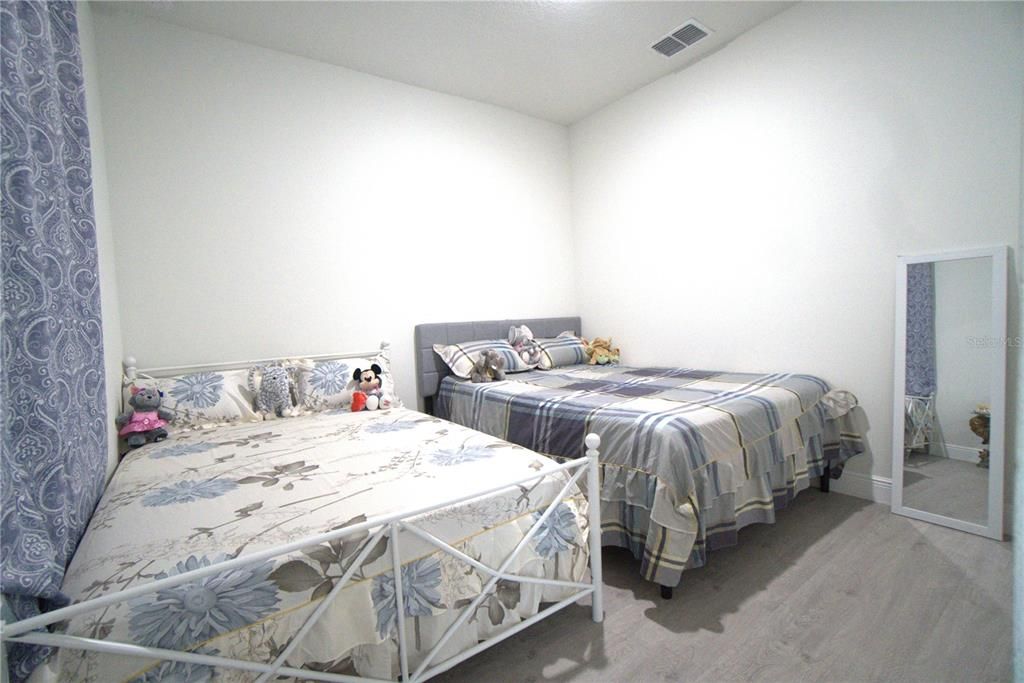 For Sale: $324,900 (4 beds, 2 baths, 1758 Square Feet)