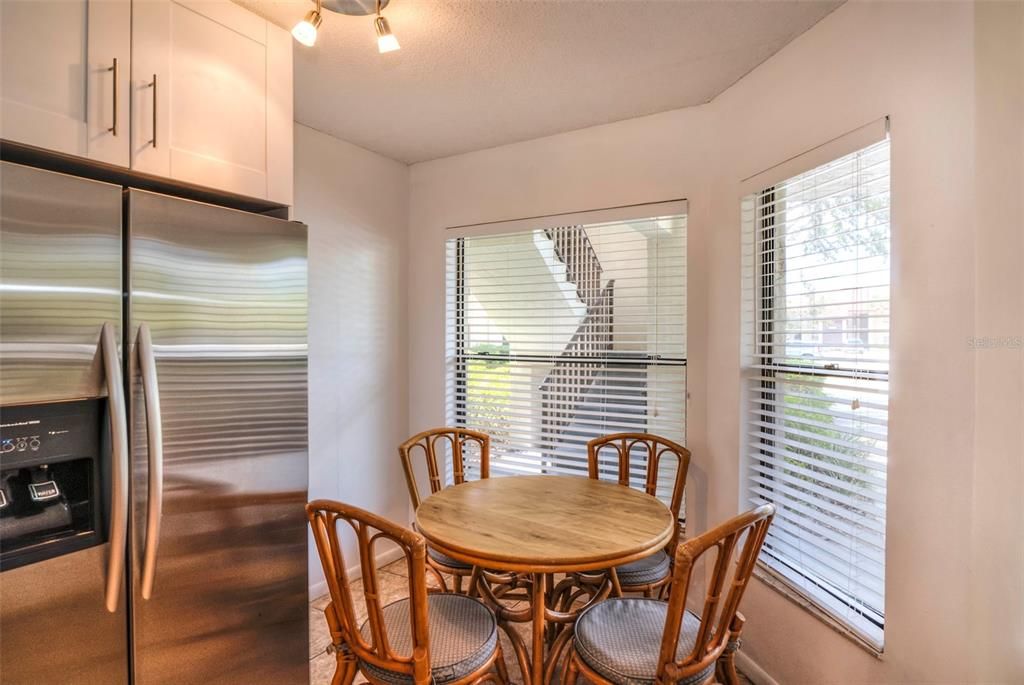 For Sale: $285,000 (2 beds, 2 baths, 1174 Square Feet)