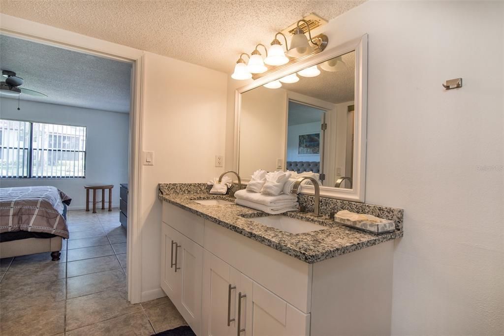 For Sale: $285,000 (2 beds, 2 baths, 1174 Square Feet)