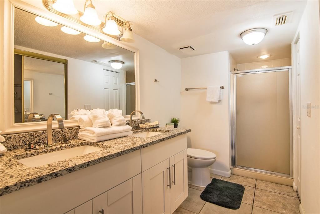 For Sale: $285,000 (2 beds, 2 baths, 1174 Square Feet)