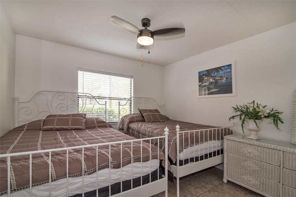 For Sale: $285,000 (2 beds, 2 baths, 1174 Square Feet)