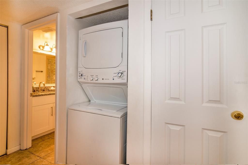 For Sale: $285,000 (2 beds, 2 baths, 1174 Square Feet)