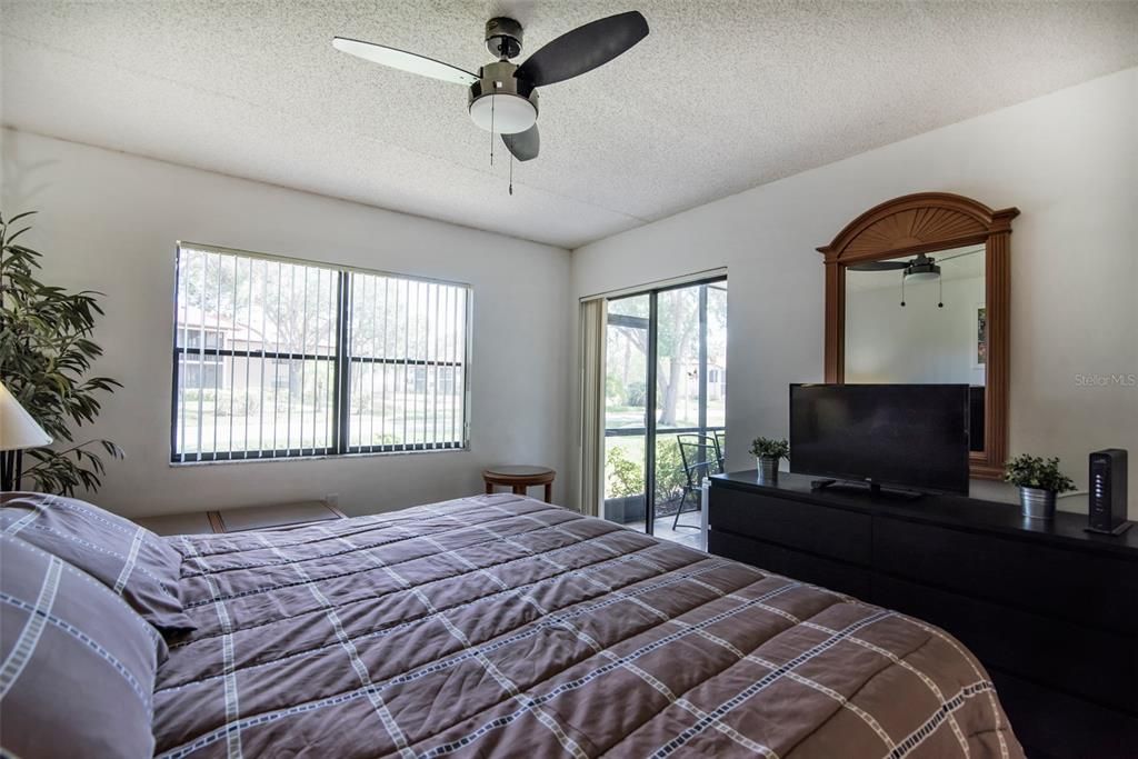 For Sale: $285,000 (2 beds, 2 baths, 1174 Square Feet)