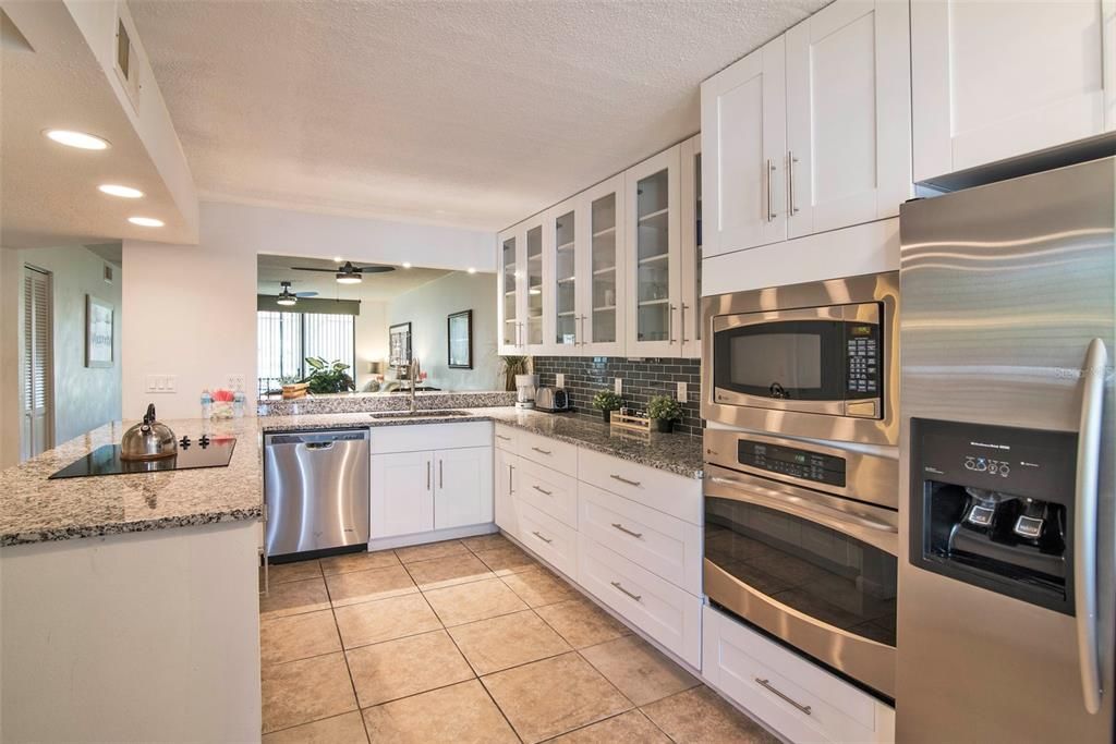 For Sale: $285,000 (2 beds, 2 baths, 1174 Square Feet)