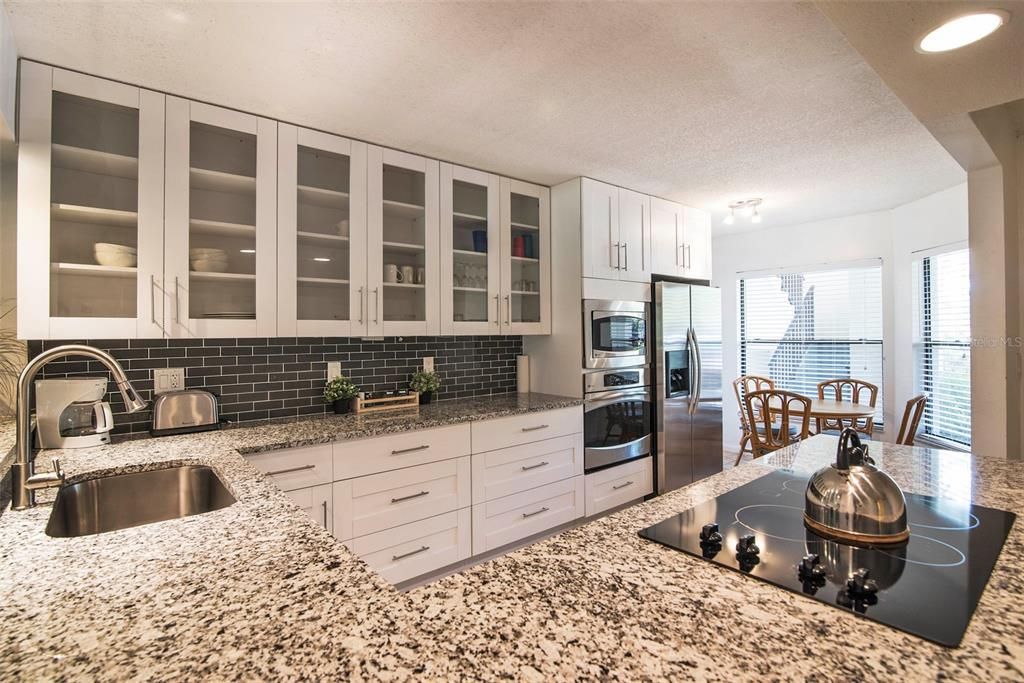 For Sale: $285,000 (2 beds, 2 baths, 1174 Square Feet)