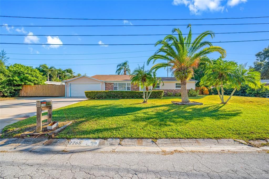 Activo con contrato: $610,000 (4 camas, 2 baños, 1901 Pies cuadrados)