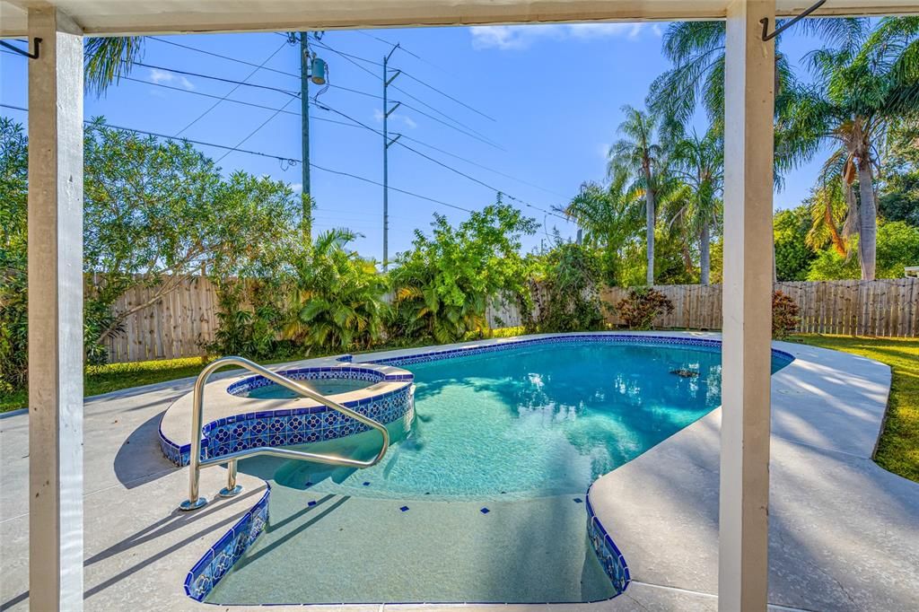 Activo con contrato: $610,000 (4 camas, 2 baños, 1901 Pies cuadrados)