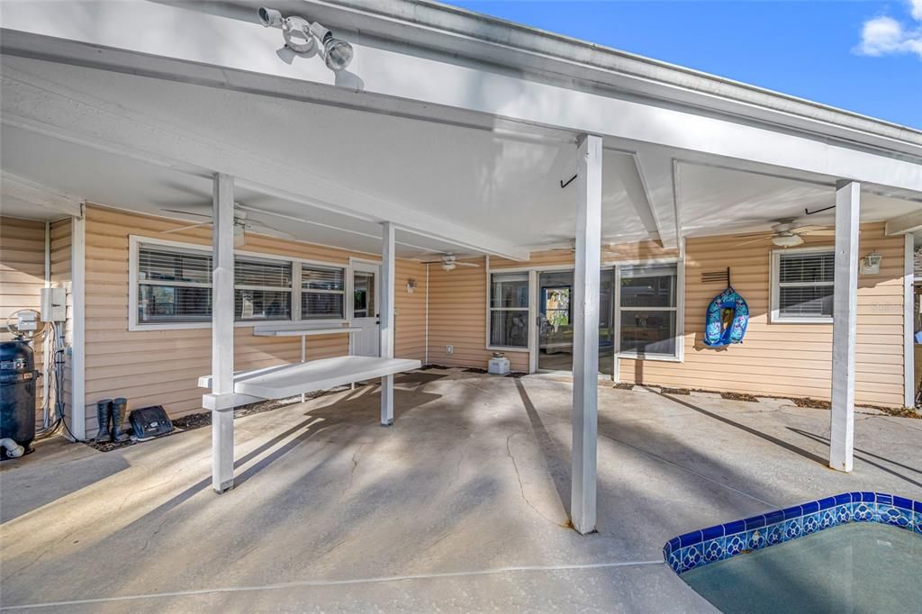 Activo con contrato: $610,000 (4 camas, 2 baños, 1901 Pies cuadrados)