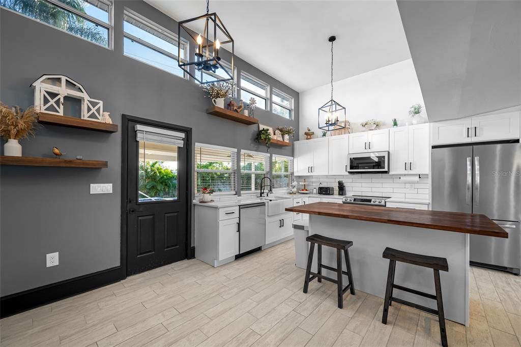 Activo con contrato: $610,000 (4 camas, 2 baños, 1901 Pies cuadrados)