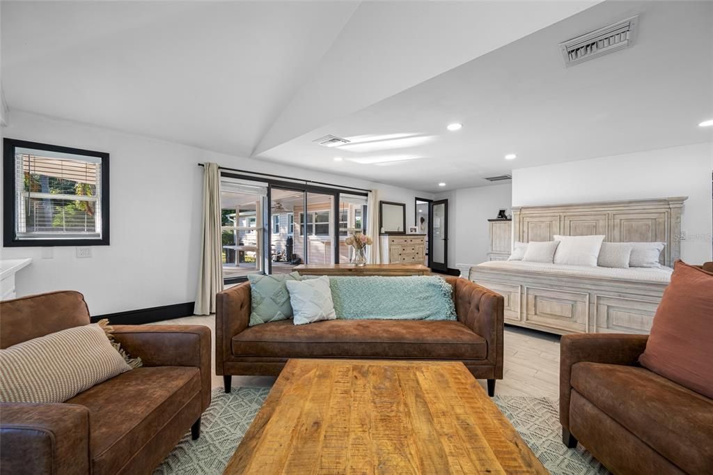 Activo con contrato: $610,000 (4 camas, 2 baños, 1901 Pies cuadrados)