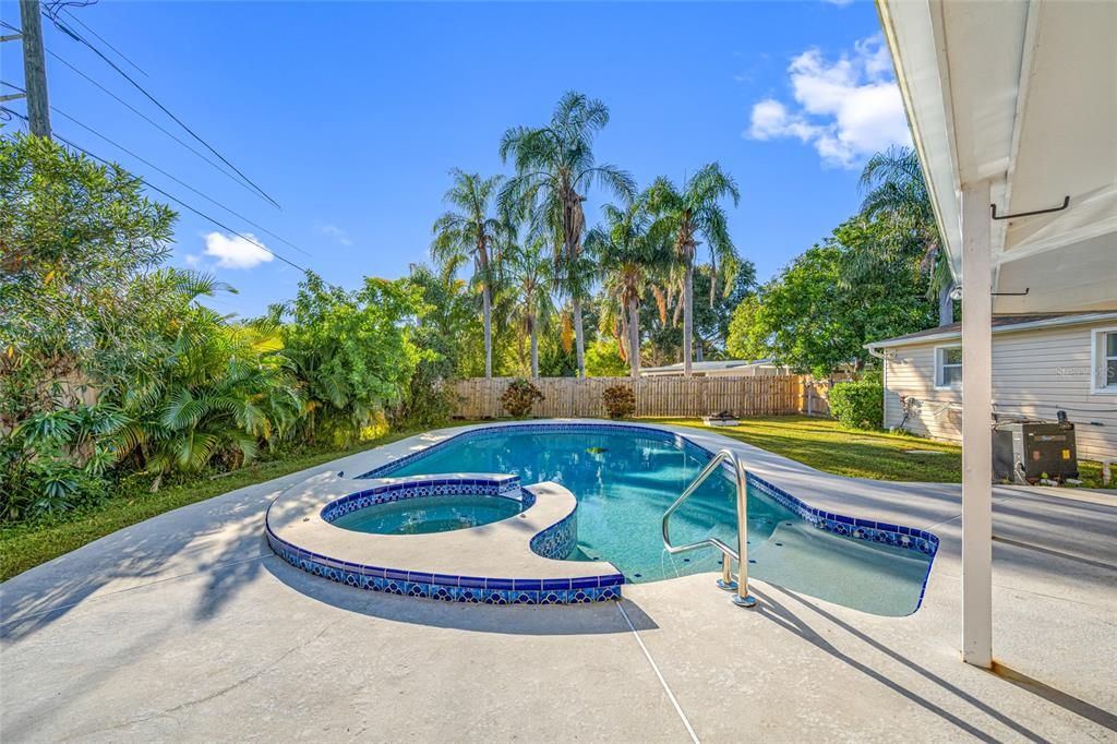 Activo con contrato: $610,000 (4 camas, 2 baños, 1901 Pies cuadrados)