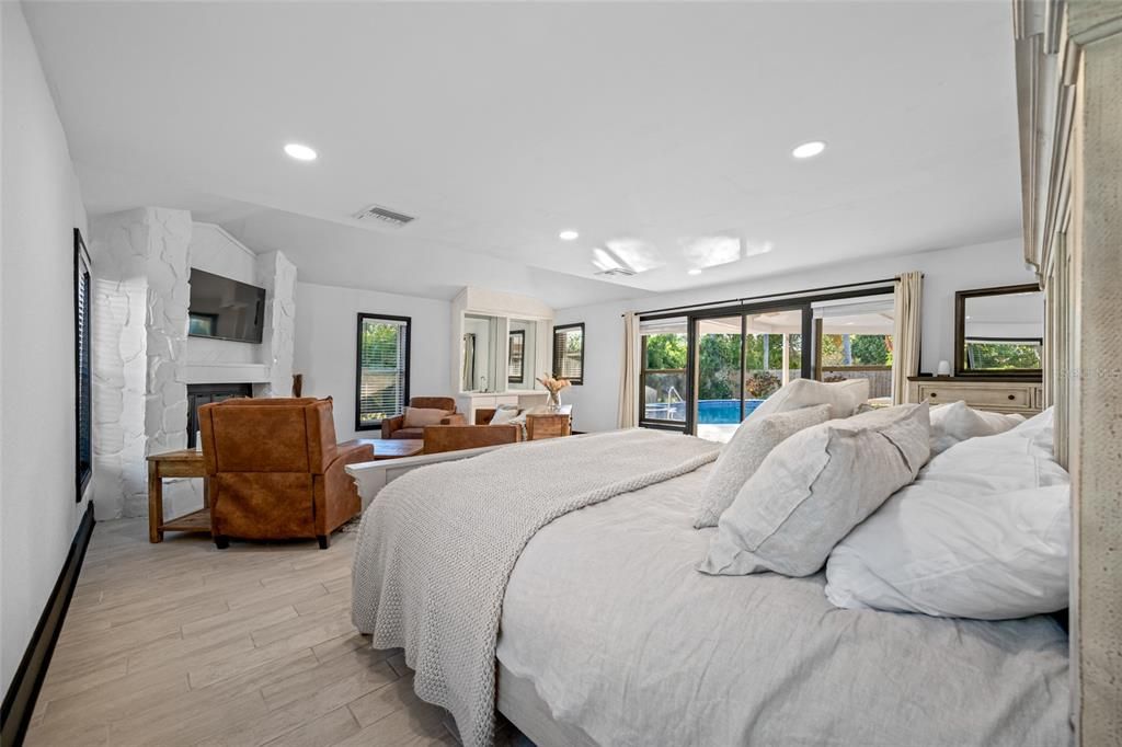 Activo con contrato: $610,000 (4 camas, 2 baños, 1901 Pies cuadrados)