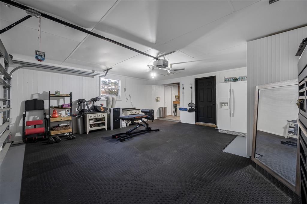 Activo con contrato: $610,000 (4 camas, 2 baños, 1901 Pies cuadrados)