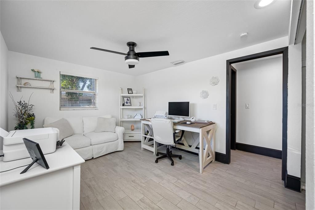 Activo con contrato: $610,000 (4 camas, 2 baños, 1901 Pies cuadrados)